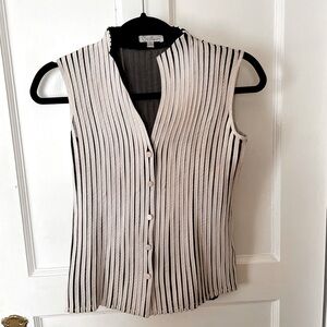 Sleeveless, pleated cotton button-up top.